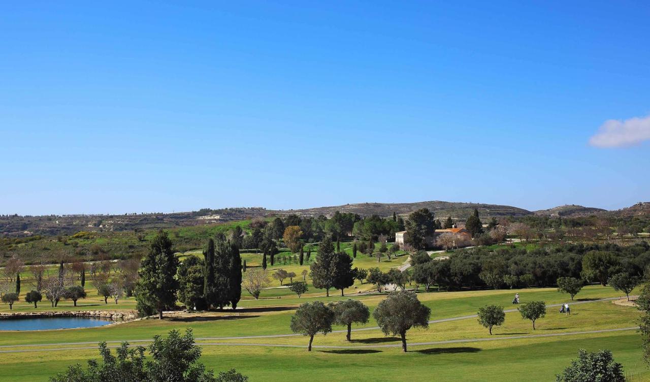 Minthis Resort Tsadha Luaran gambar Golf course in Sotogrande, Spain