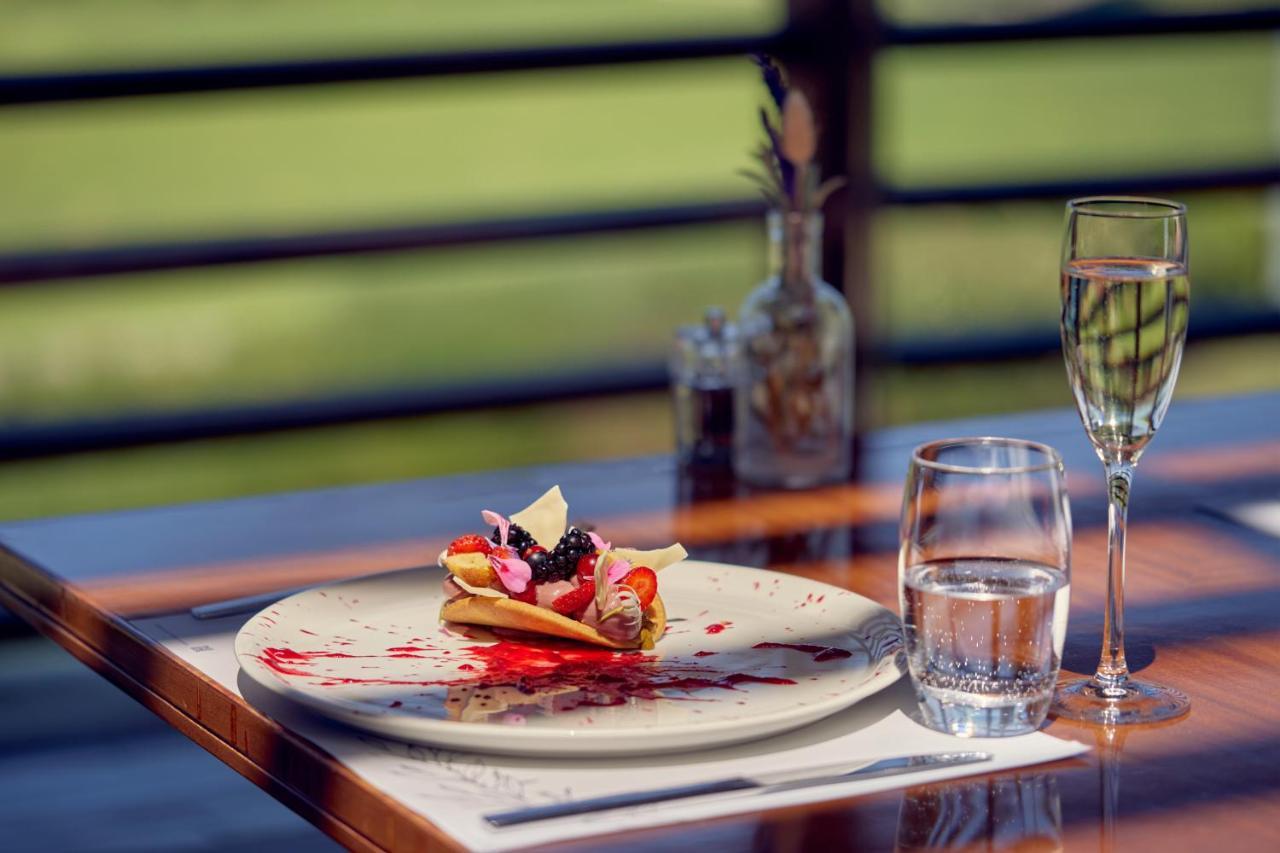 Minthis Resort Tsadha Luaran gambar A dessert