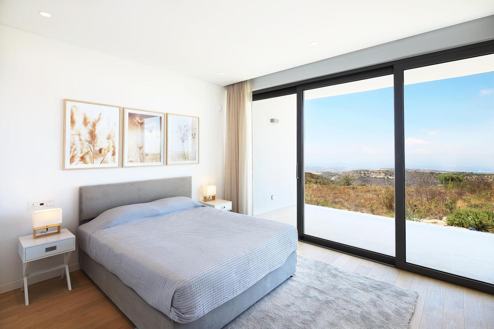 Minthis Resort Tsadha Luaran gambar Bedroom with sliding doors